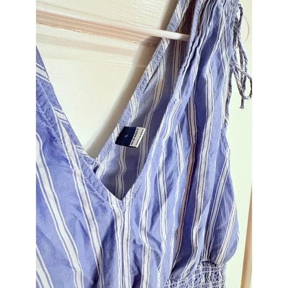 Old Navy Womens Coastal Nautical Blue White Striped Smocked V-Neck Top Large - Picture 2 of 3